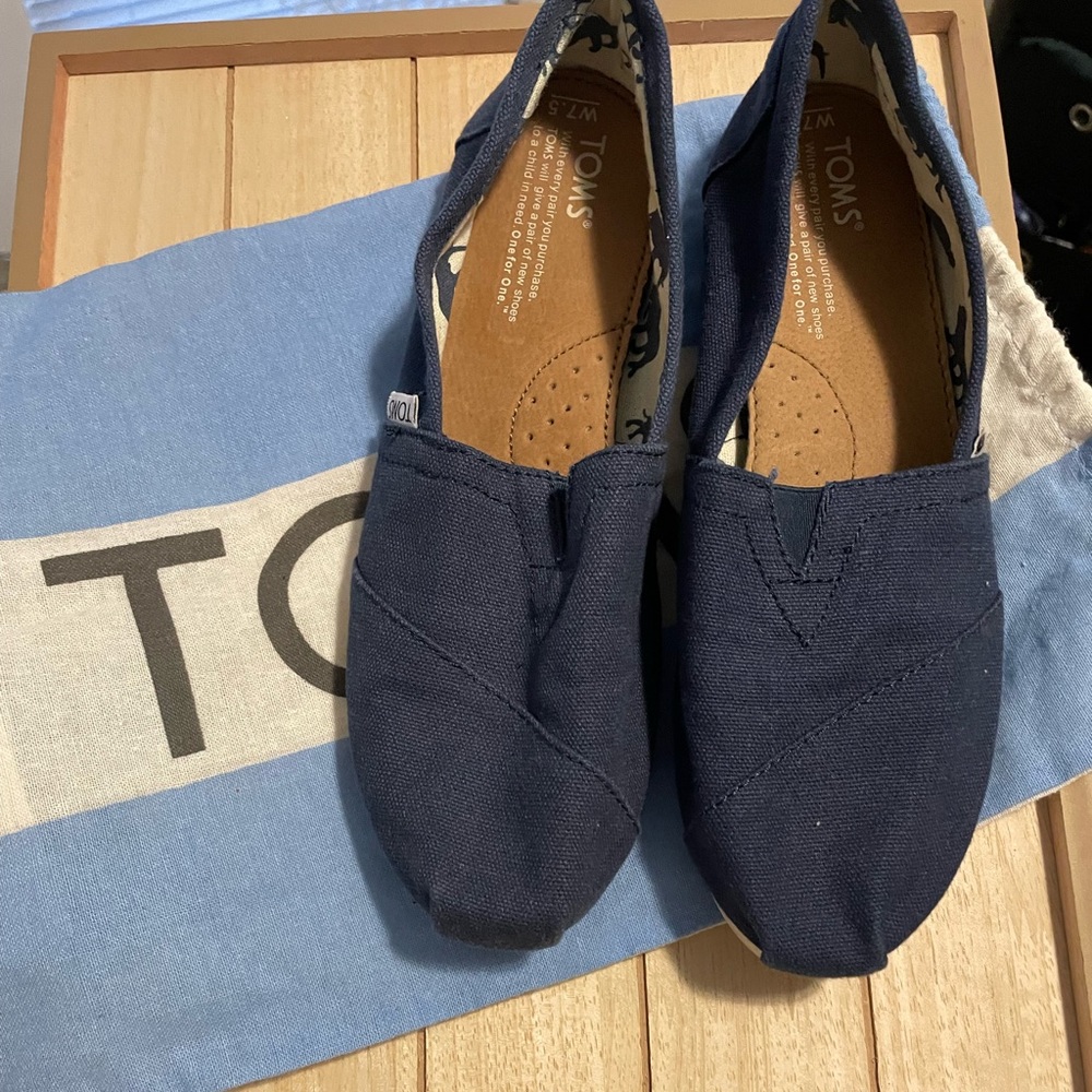 TOMS Classic Canvas Flats